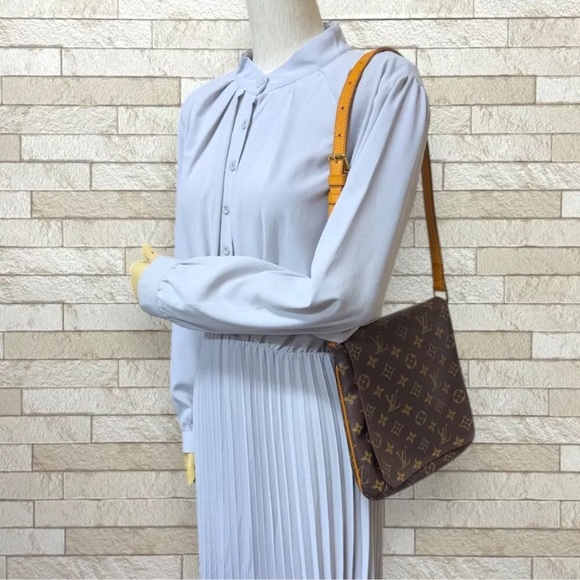 LOUIS VUITTON Musette salsa - Picture 13 of 13